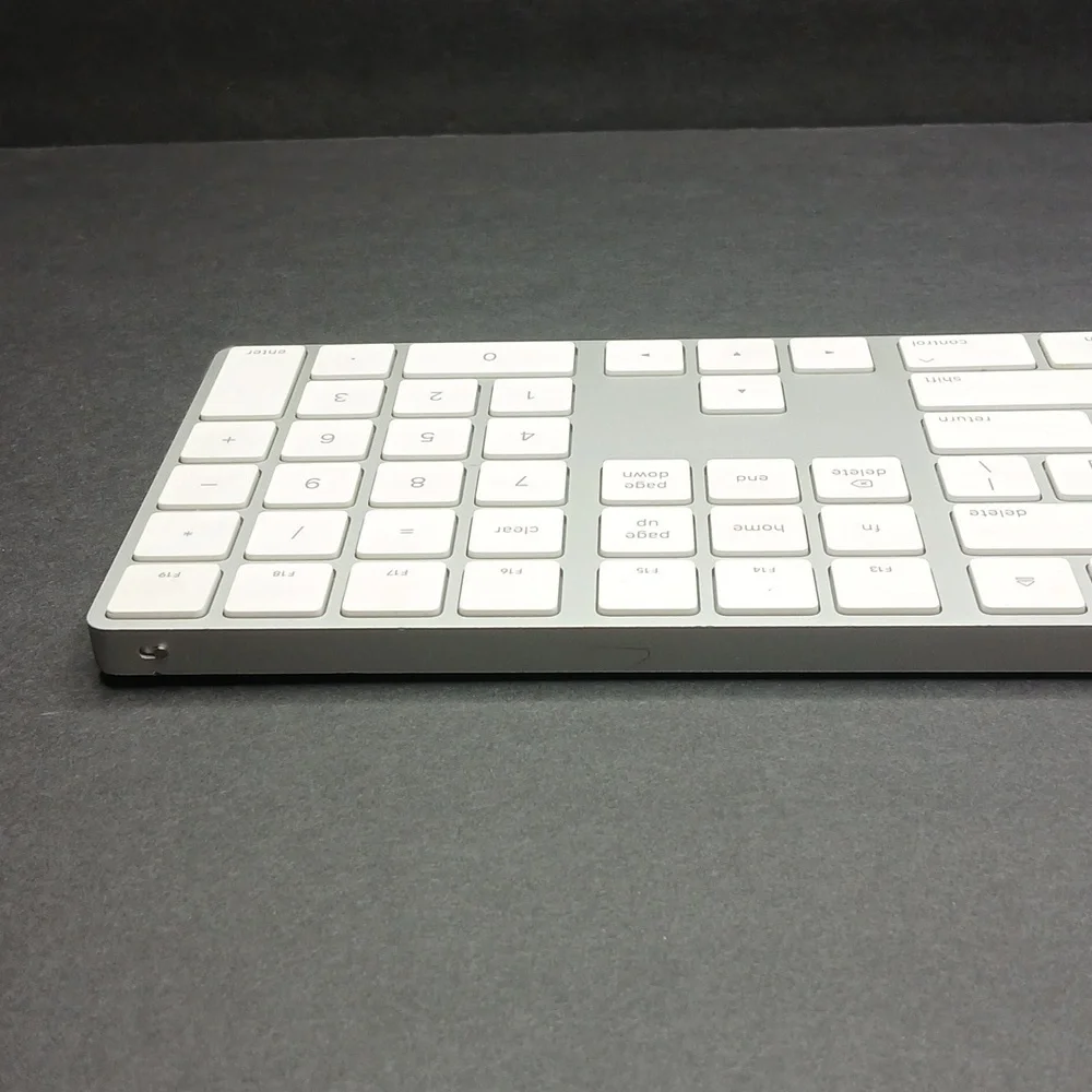 Apple Magic Keyboard Numeric Keypad Unisex OS Silver A1843 Wireless Bluetooth - Picture 6 of 9